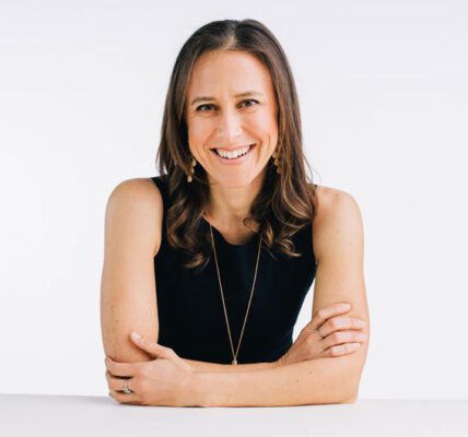 Anne Wojcicki, CEO of 23andMe, Women Entrepreneur, Anne Wojcicki Biography,