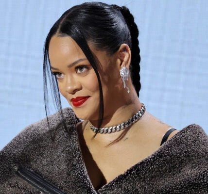 Rihanna, Barbadian singer, businesswoman, Women Entrepreneur, Rihanna Biography,